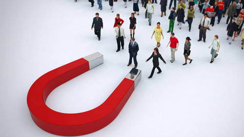 Magnet-Menschenmenge-170388168-FO-alphaspirit