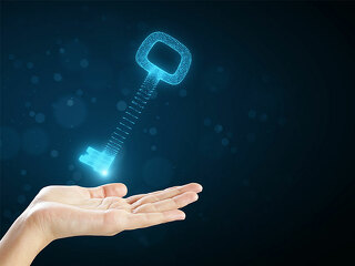 Hand-digitaler-Schluessel-195123408-FO-peshkov