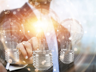 Anzugtraeger-Gluehbirne-193091672-FO-sdecoret