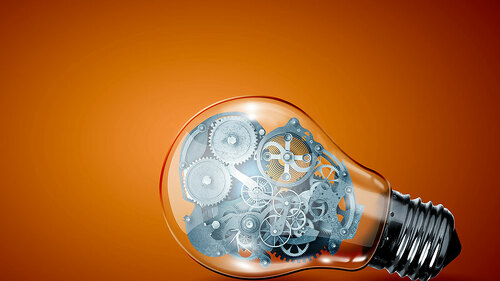 Zahnraeder-in-Gluehbirne-75917131-FO-Sergey-Nivens