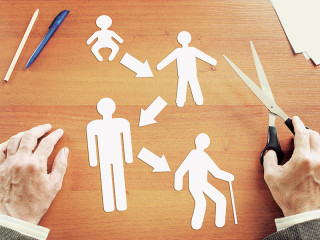 Haende-Schere-Schnipsel-Lebensphasen-91032290-FO-Alex-Po