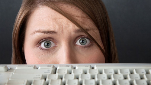 Frau-Angst-Tastatur-32083534-FO-Scott-Griessel