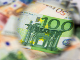 Lupe-Hunderter-194820180-FO-alekleks