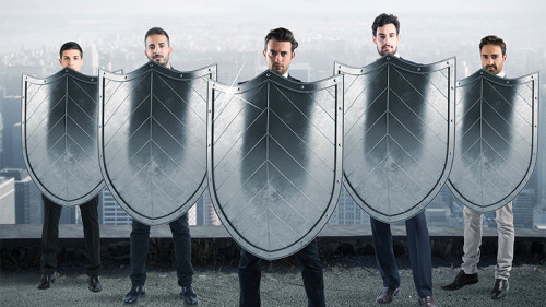 Anzugtraeger-Schild-123409395-FO-alphaspirit