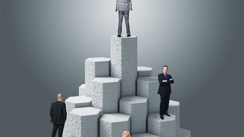 Anzugtraeger-verschieden-hoch-52362974-FO-tiero