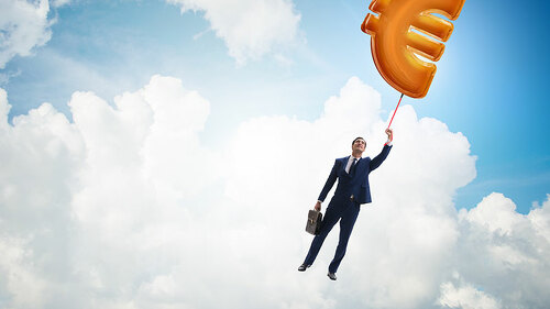 Anzugtraeger-Euro-Luftballon-196815440-FO-Elnur