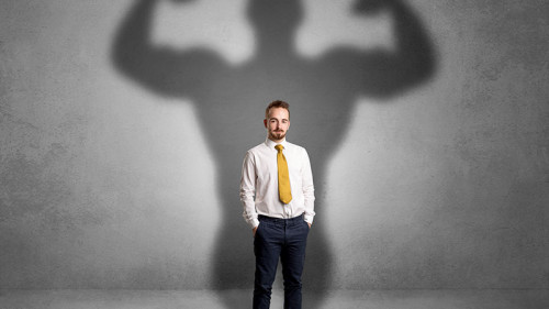 Anzugtraeger-starker-Schatten-168378471-FO-ra2-studio