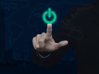 Anzugtraeger-Power-Button-139527701-FO-grapestock