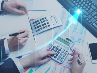 Anzugtareger-Boersenkurs-Taschenrechner-197980177-FO-BillionPhotos-com