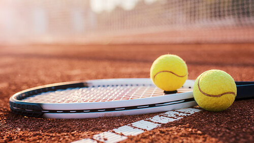 Tennisbaelle-Schlaeger-Court-166257070-FO-bobex73