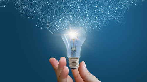 Hand-Gluehbirne-Netzwerk-145128287-FO-natali-mis