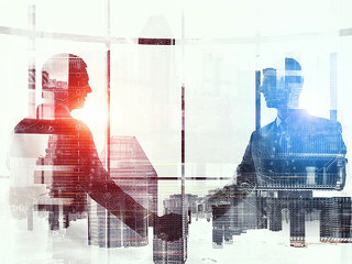 Anzugtraeger-Handshake-168607475-FO-Sergey-Nivens