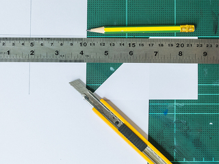 Papier-Cutter-Lineal-Bleistift-92603545-FO-kenkuza
