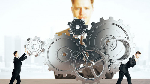 Anzugtraeger-tragen-Zahnraeder-123264645-FO-peshkov