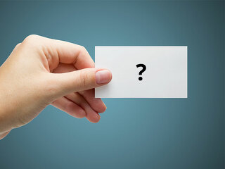 Hand-blank-Visitenkarte-Fragezeichen-72319977-FO-projectio