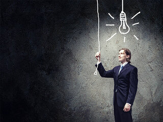 Anzugtraeger-macht-Licht-an-59359968-FO-Sergey-Nivens