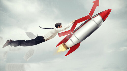 Anzugtraeger-Rakete-Papier-Pfeil-140406516-FO-alphaspirit