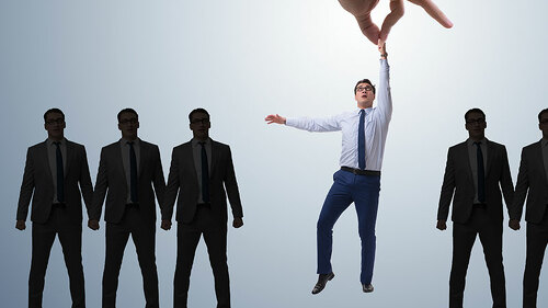 Hand-waehlt-Anzugtraeger-aus-171109407-FO-Elnur