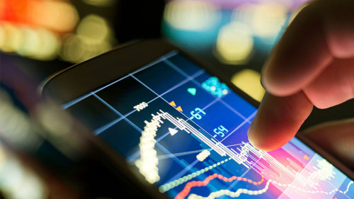 Hand-Bildschirm-Aktienkurs-83882602-FO-James-Thew