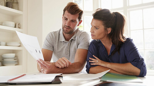 Paar-Papier-179975522-FO-Monkey-Business