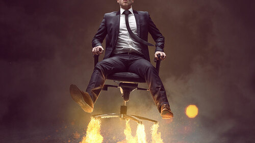 Anzugtraeger-auf-Raketen-Stuhl-152300840-FO-lassedesignen