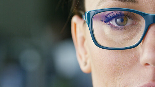 Frau-Brille-145557244-FO-HQUALITY