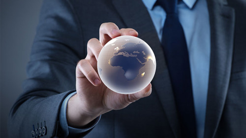 Anzugtraeger-Weltkugel-124693467-FO-Elnur