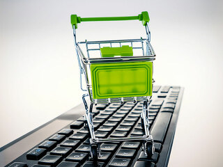 Einkaufswagen-auf-Tastatur-129078825-FO-marcus-hofmann