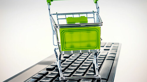 Einkaufswagen-auf-Tastatur-129078825-FO-marcus-hofmann