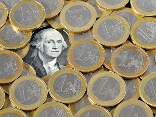 Dollar-unter-Euromuenzen-80411014-FO-nmann77