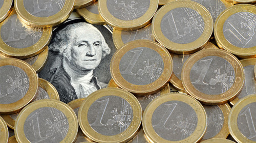 Dollar-unter-Euromuenzen-80411014-FO-nmann77