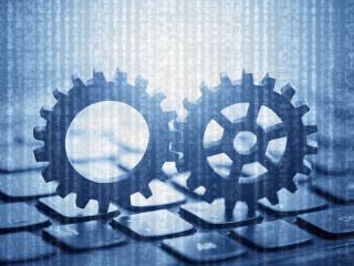 Zahnraeder-auf-Tastatur-Code-169406907-FO-Jakub-Krechowicz