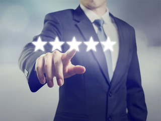 Anzugtraeger-fuenf-Sterne-134278130-FO-oatawa