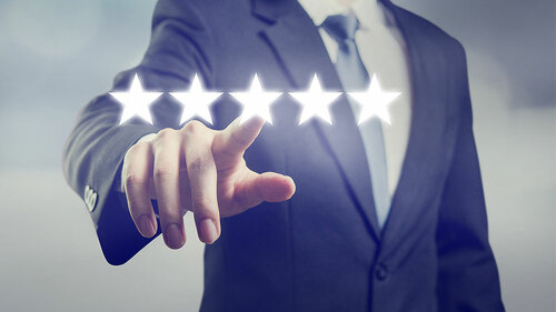 Anzugtraeger-fuenf-Sterne-134278130-FO-oatawa