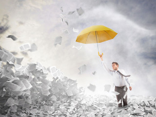 Anzugtraeger-Schirm-Papier-95515849-FO-alphaspirit