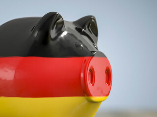 Sparschwein-Schwarz-Rot-Gold-168088639-FO-magann