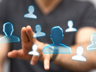 Hand-Koepfe-104419288-FO-vege