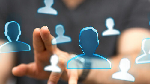 Hand-Koepfe-104419288-FO-vege