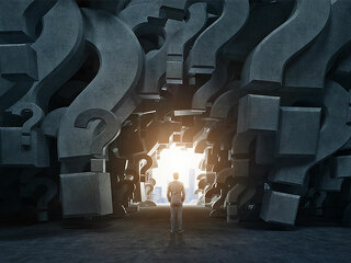 Anzugtraeger-Fragezeichen-Tunnel-162852450-FO-denisismagilov