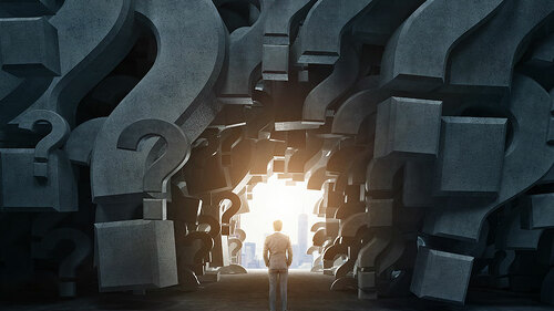 Anzugtraeger-Fragezeichen-Tunnel-162852450-FO-denisismagilov