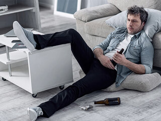 Depressiver-Mann-193047084-FO-Viacheslav-Iakobchuk