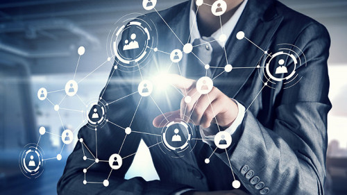 Anzugtraegerin-Netzwerk-Koepfe-159544079-FO-Sergey-Nivens