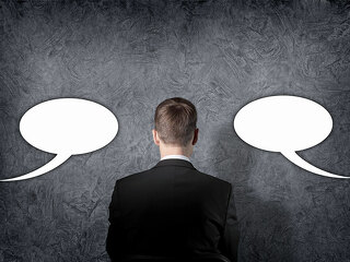 Anzugtraeger-Sprechblasen-46226705-FO-Sergey-Nivens