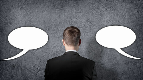 Anzugtraeger-Sprechblasen-46226705-FO-Sergey-Nivens