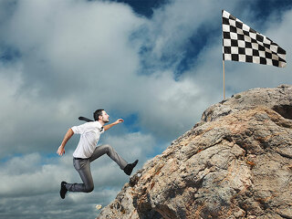 Anzugtraeger-Berg-Zielflagge-142650680-FO-alphaspirit