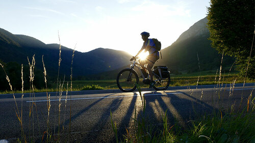 Mann-auf-E-Bike-1778118-PB-lioneltgta
