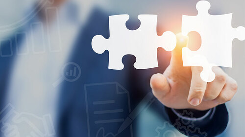 Anzugtraeger-Puzzleteile-169105581-FO-NicoElNino