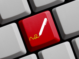 Tastatur-Unterschrift-180553138-FO-kebox