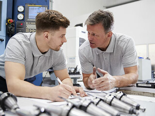 Lehrling-Meister-200537046-FO-Monkey-Business