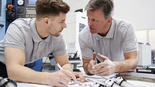 Lehrling-Meister-200537046-FO-Monkey-Business